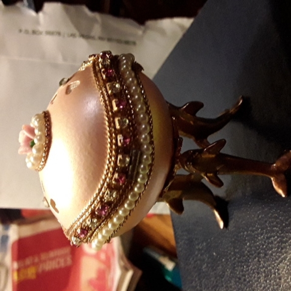 Vintage kingspoint designs egg with dolphin legs (rare) - Picture 4 of 4